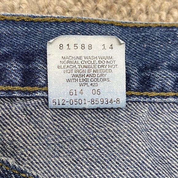 Vintage Levi’s 577 Wide Leg Cropped Jeans! - Picture 5 of 10